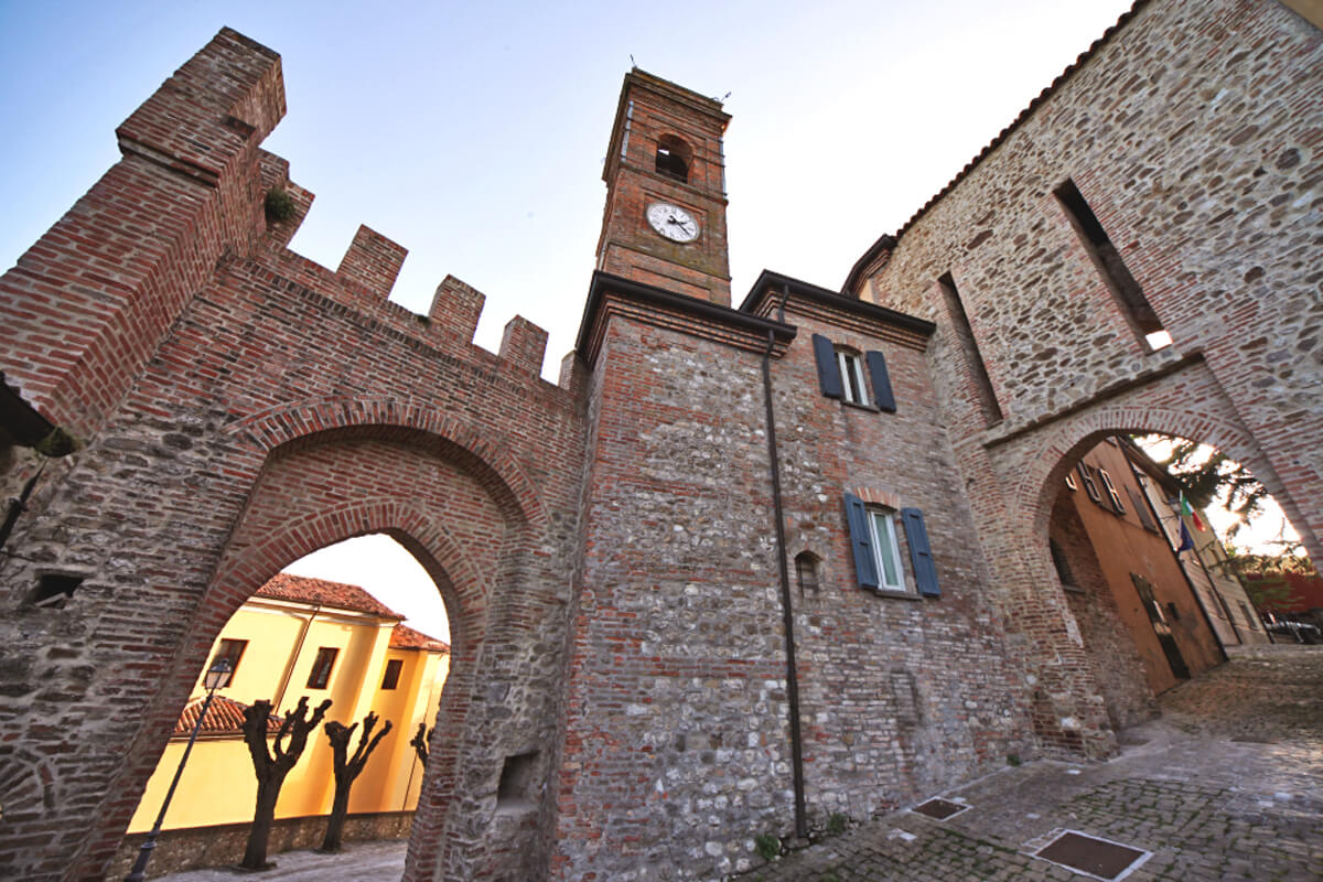 Il piccolo villaggio di Monte Colombo (Rimini)