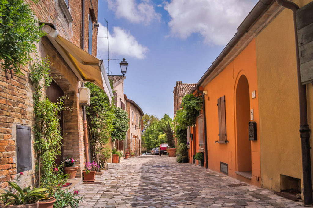 The alleys of Santarcangelo di Romagna (Rimini) | Photo © inviaggioconmonica.it