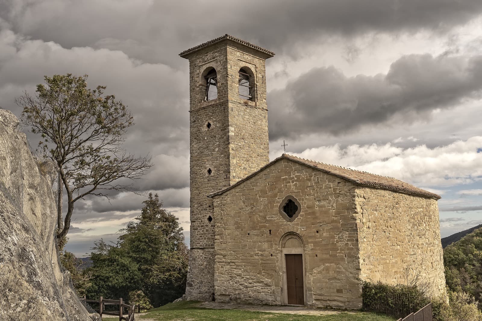 Via Matildica del Volto Santo - Carpineti Parish Church | Ph. Simon Falvo @wildaboutravel
