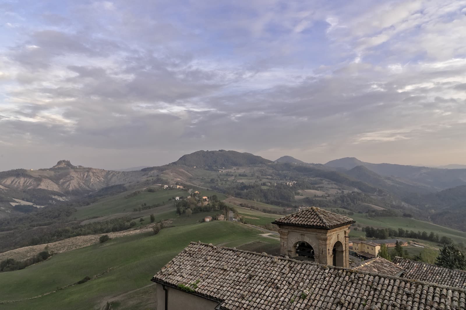 Via Matildica del Volto Santo - View from Rossena Castle | Ph. Simon Falvo @wildaboutravel