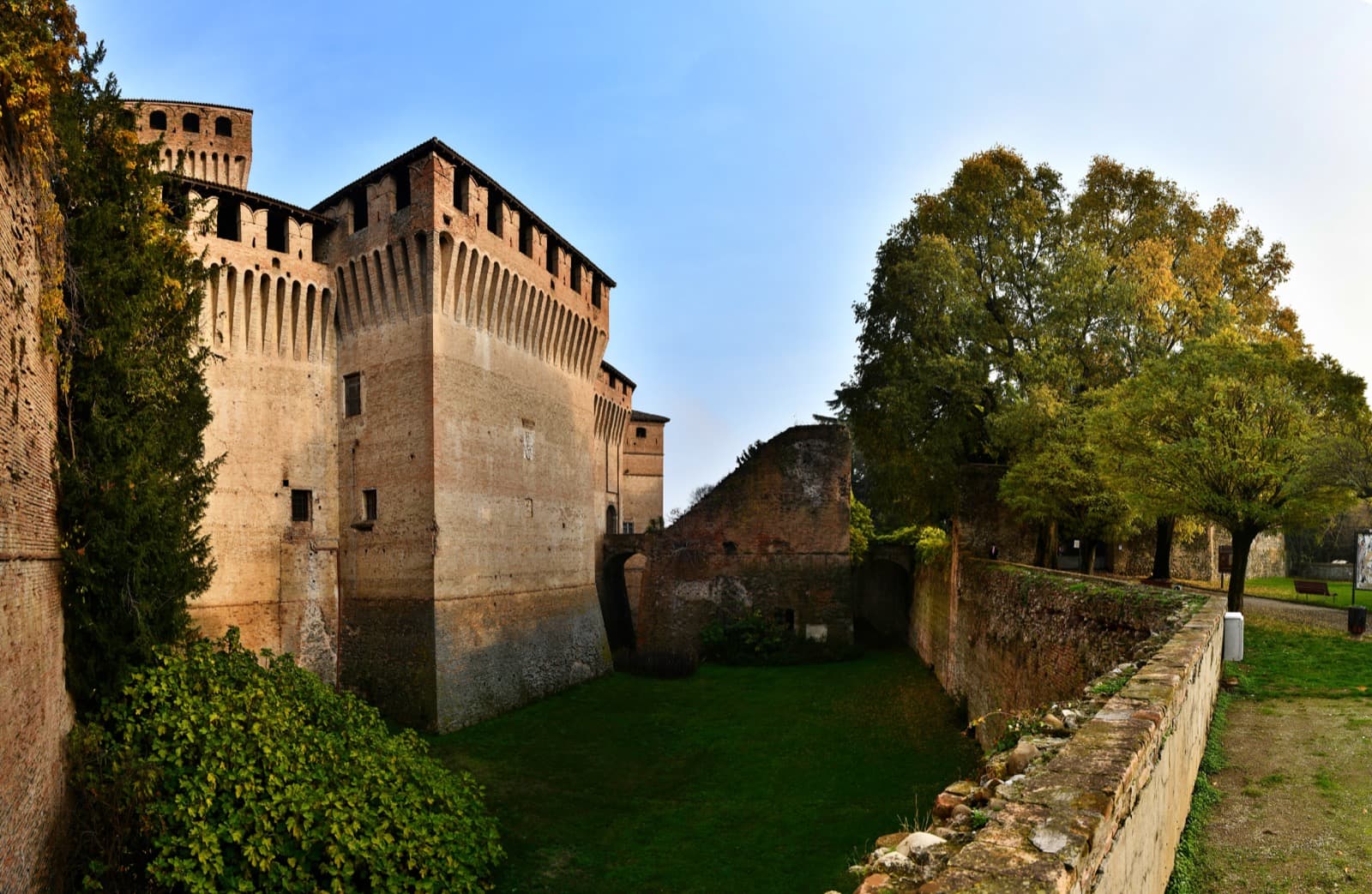 Castello di Montechiarugolo (PR), Ph. D-VISIONS via shutterstock solo uso editoriale