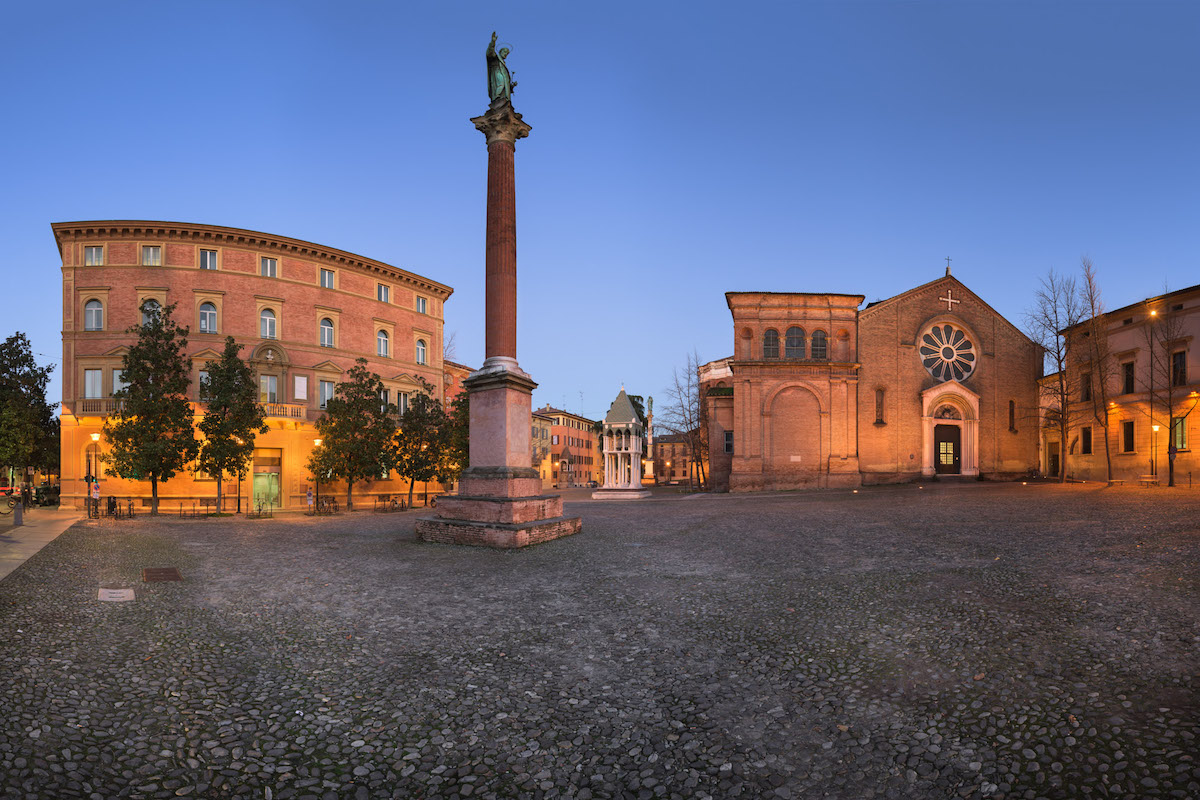 Bologna, Piazza e Basilica di San Domenico, ph.Andrey Omelyanchuk-via Zero.eu