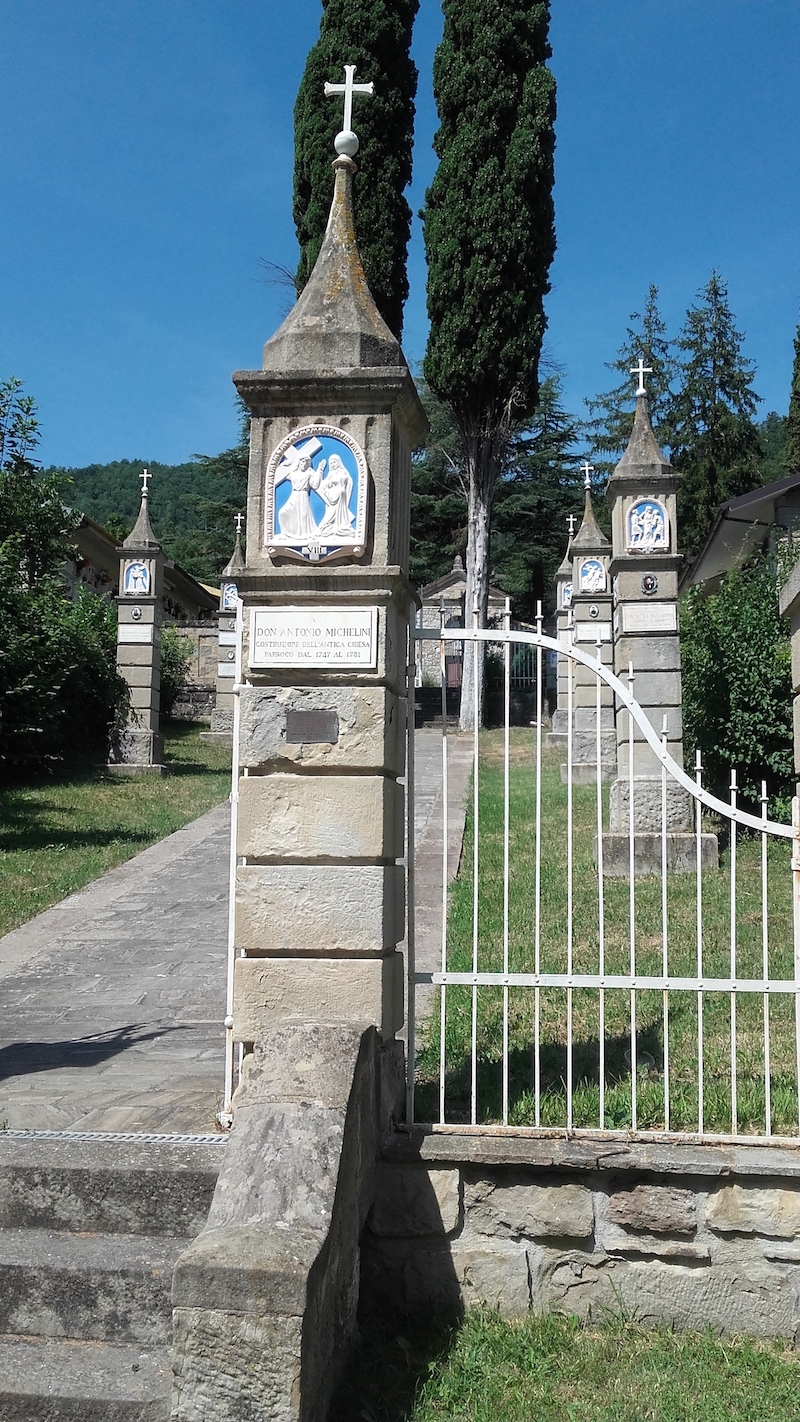 Monghidoro (BO), viale accesso al Cimitero di Campeggio, ph. Nadia Galli, CC-BY-NC-SA-3.0