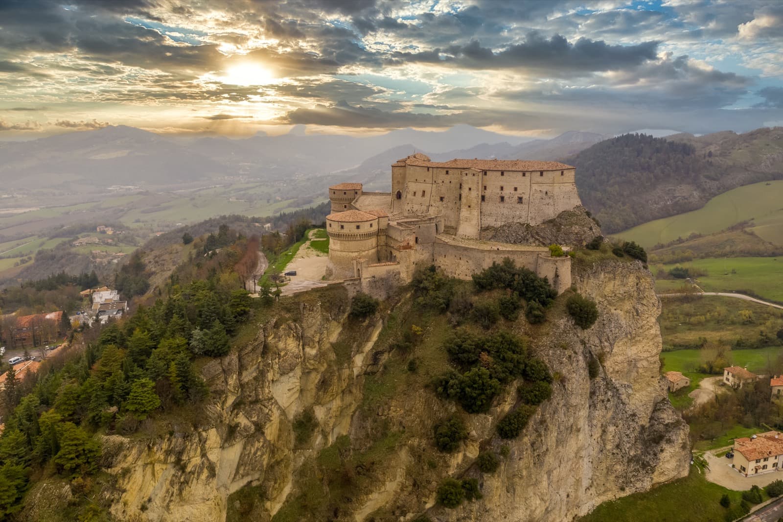 San Leo (RN) Ph. tokar via shutterstock