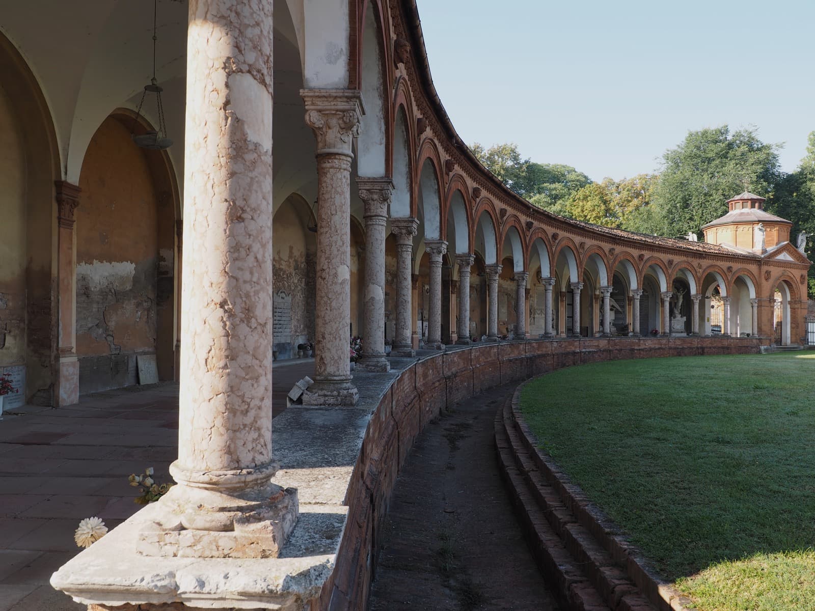 Certosa di Ferrara Ph. Gaia Conventi via shutterstock