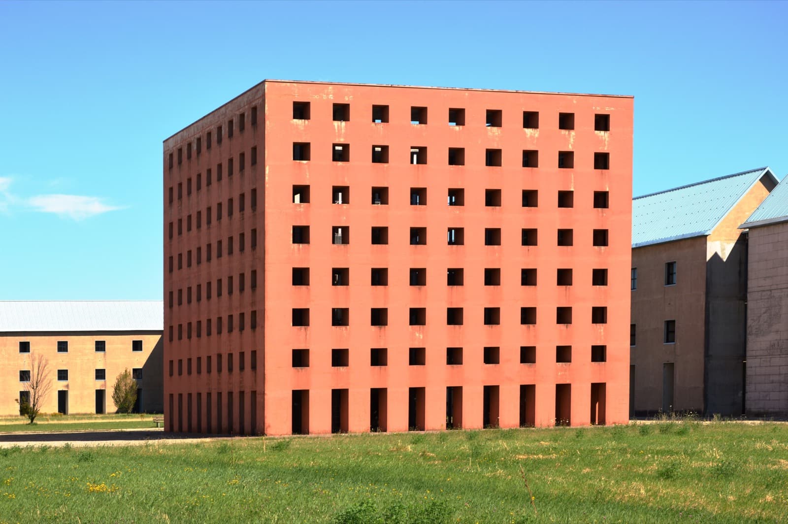 Modena (MO), Cimitero di San Cataldo - Ossario progettato da Aldo Rossi | Credit: AJ165, via ShutterStock