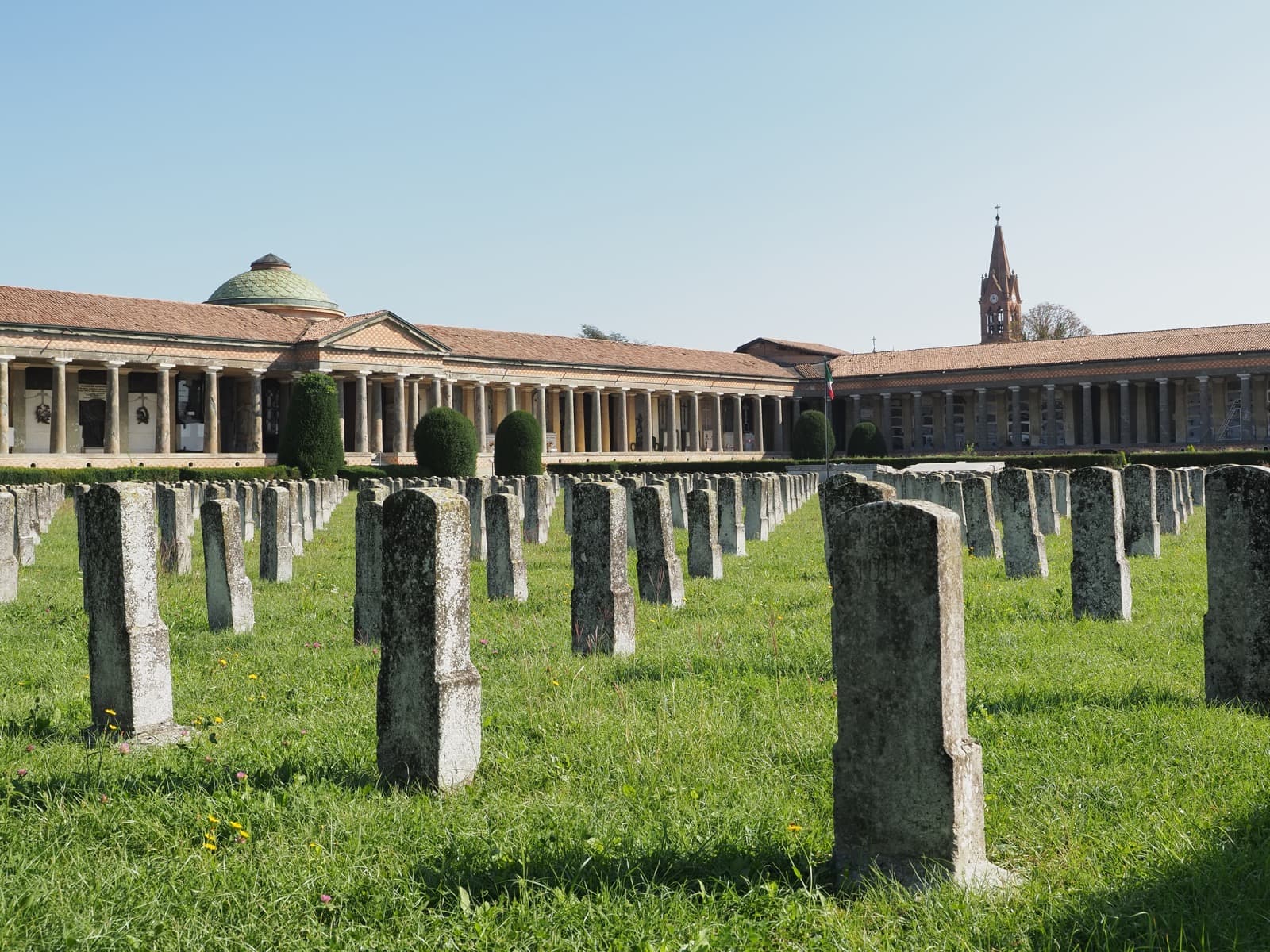 Cimitero storico monumentale di San Cataldo, Modena Ph. Gaia Conventi via shutterstock