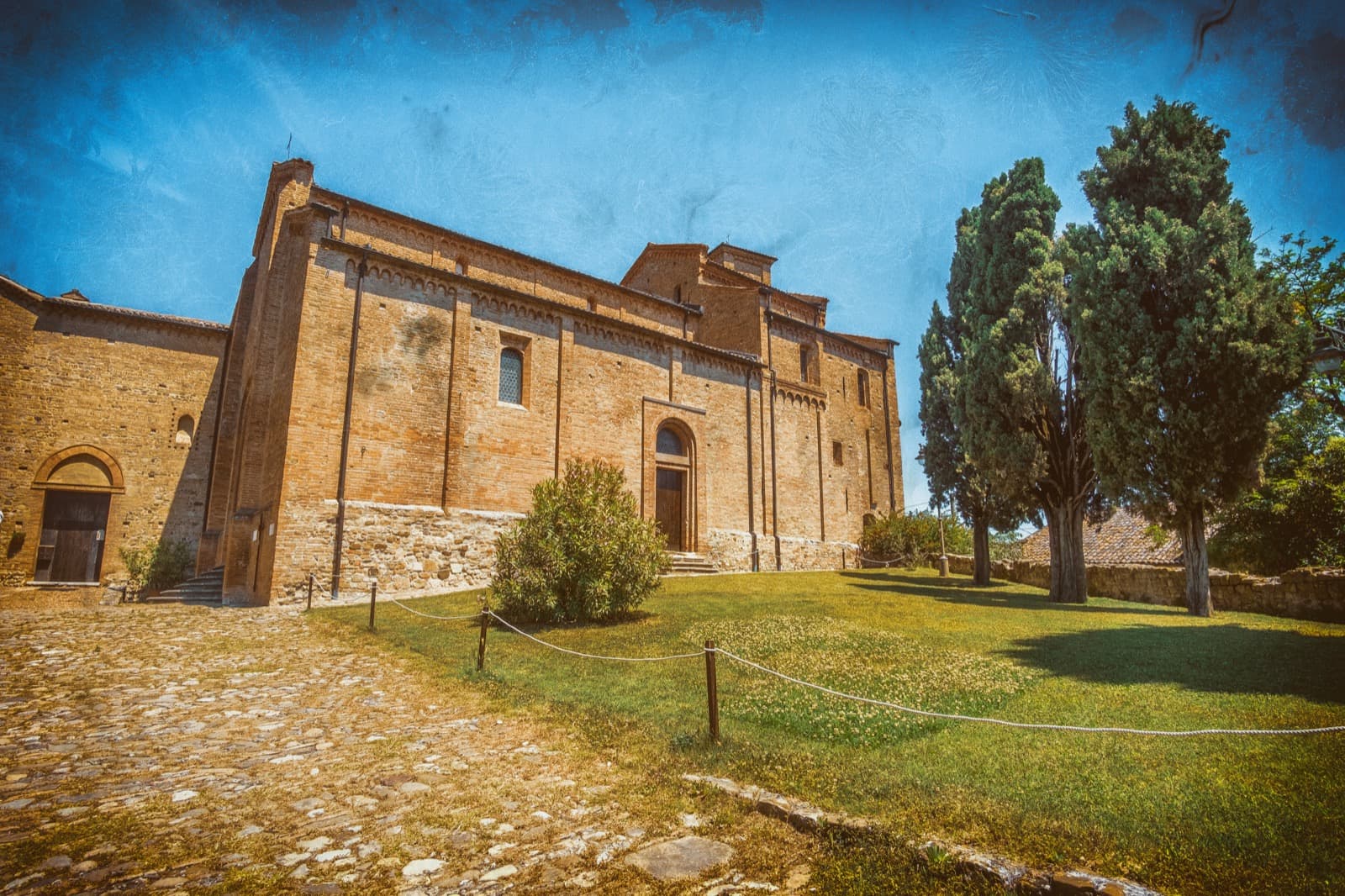 Monteveglio Abbey (Bologna) | Ph. Luca Lorenzelli, via shutterstock