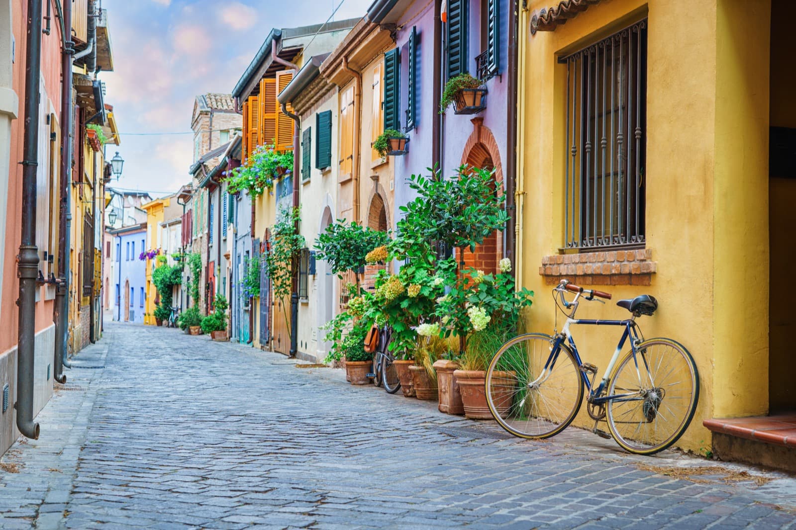 Rimini, Borgo San Giuliano Ph. Igor Link via shutterstock