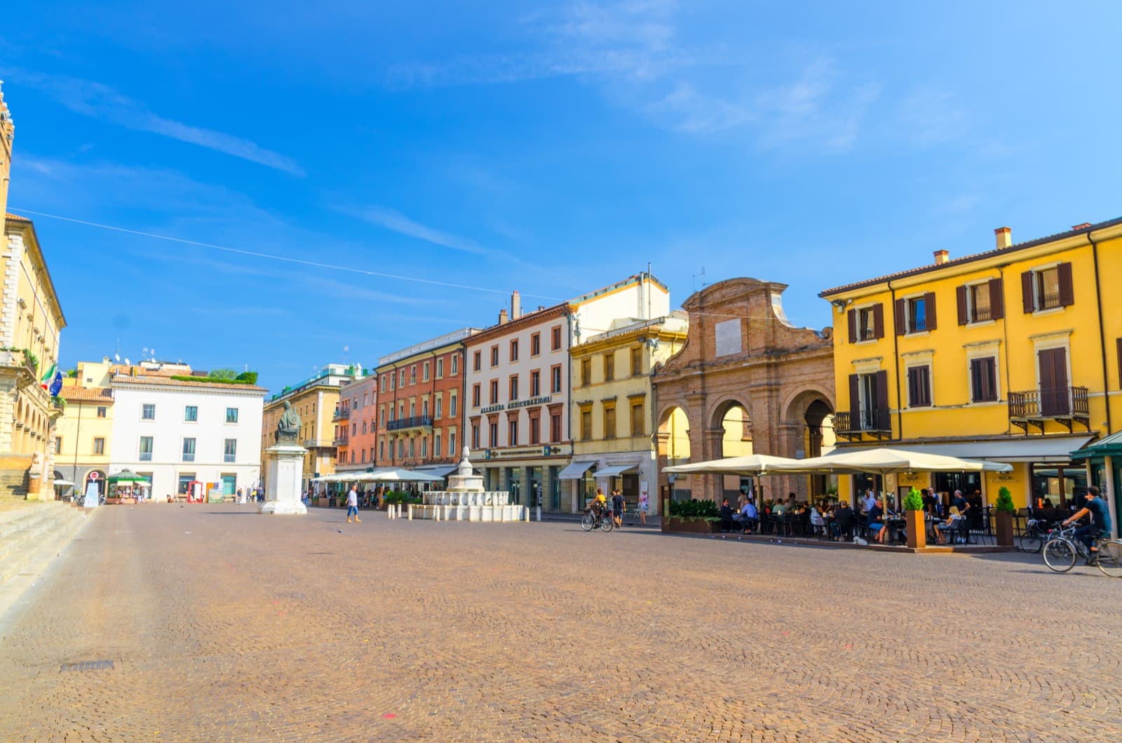 Rimini, Piazza Cavour Ph. Aliaksandr Antanovich via shutterstock solo uso editoriale