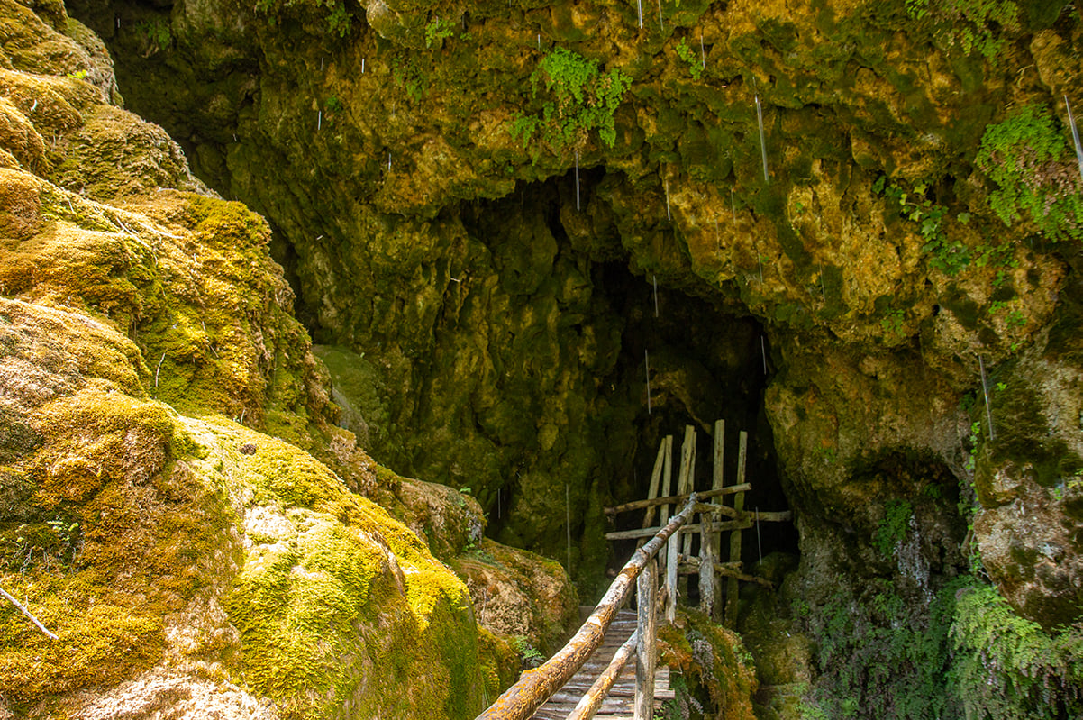 Castel d'Aiano (BO), Grotte di Labante