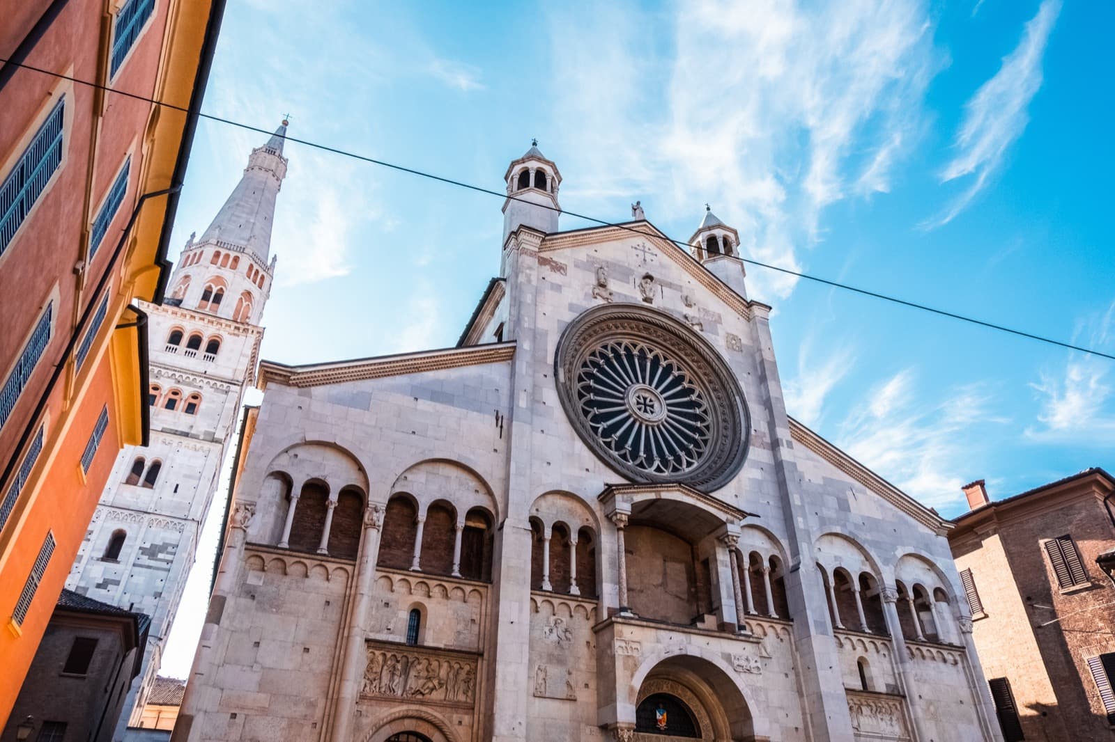 Modena, Duomo e Ghirlandino Ph. Bildagentur Zoonar GmbH via shutterstock