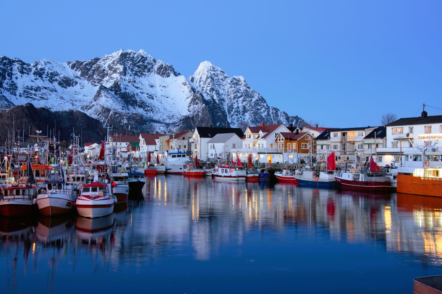 Cinzia Lenziardi, Tramonto sul fiordo, Isole Lofoten, Norvegia, 2018