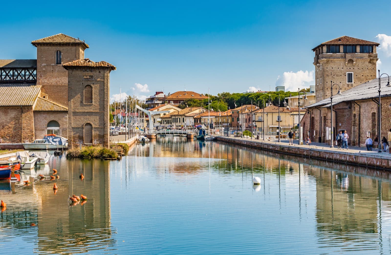 Cervia, porto canale Ph. Vivida Photo PC via shutterstock