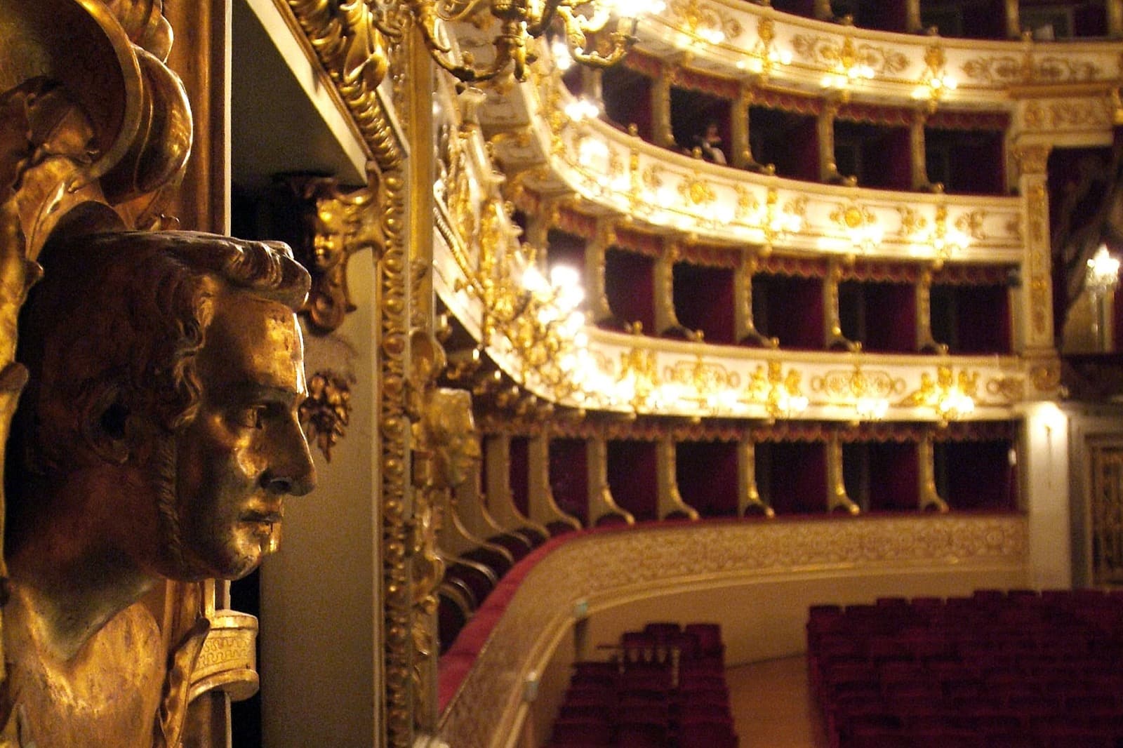 Teatro Regio di Parma, busto proscenio, Ph. Roberto Ricci, credit Visit Emilia
