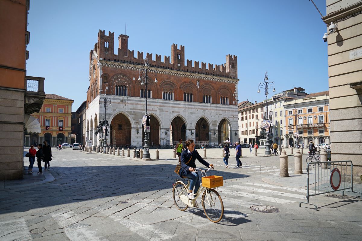 Piacenza, tour in bici | Ph. MikeDotta via Shutterstock (solo uso editoriale)