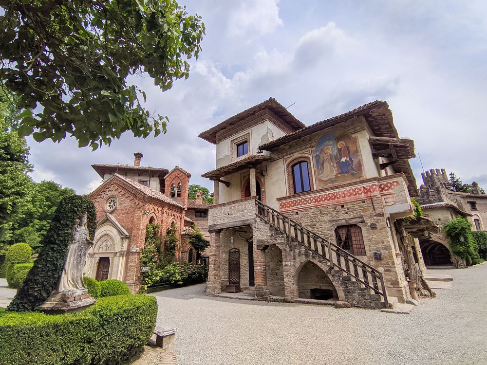 Grazzano Visconti (PC), Borgo | Ph. Buffy1982 via Shutterstock (solo per uso editoriale)