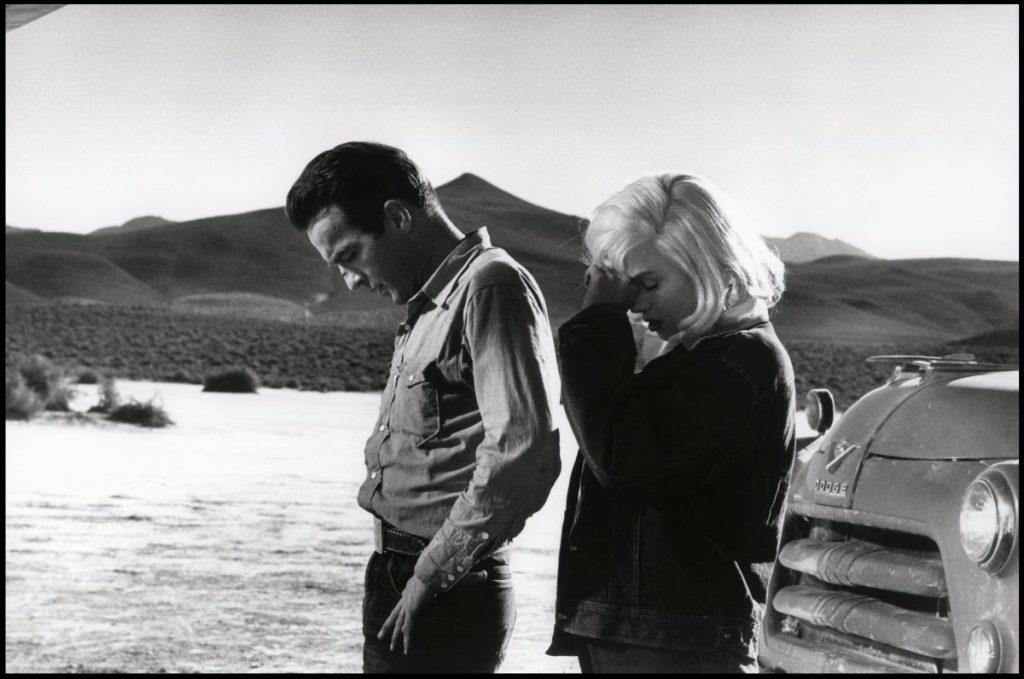 USA. Nevada. FILM: The Misfits. Marilyn Monroe and Montgomery Clift during filming of 'The Misfits'. 1960.