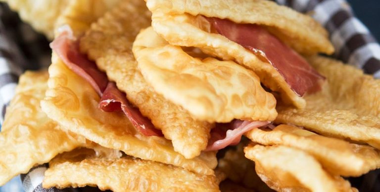 Gnocco fritto, ricetta e varianti di una specialità tutta emiliana