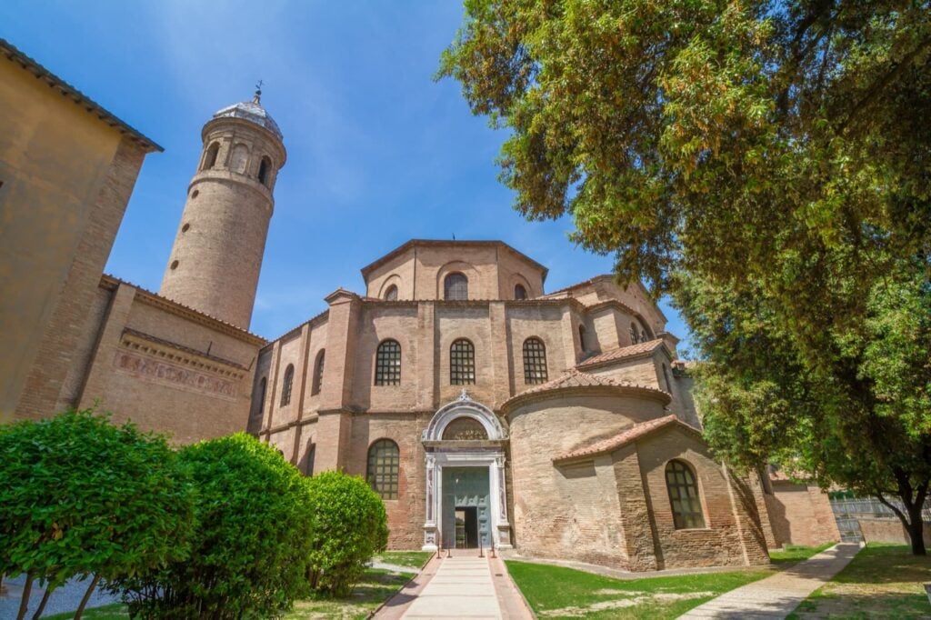 Ravenna, Basilica di San Vitale Ph. illpaxphotomatic via Shutterstock