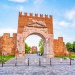 Rimini, Arco d'Augusto Ph. zedspider via shutterstock