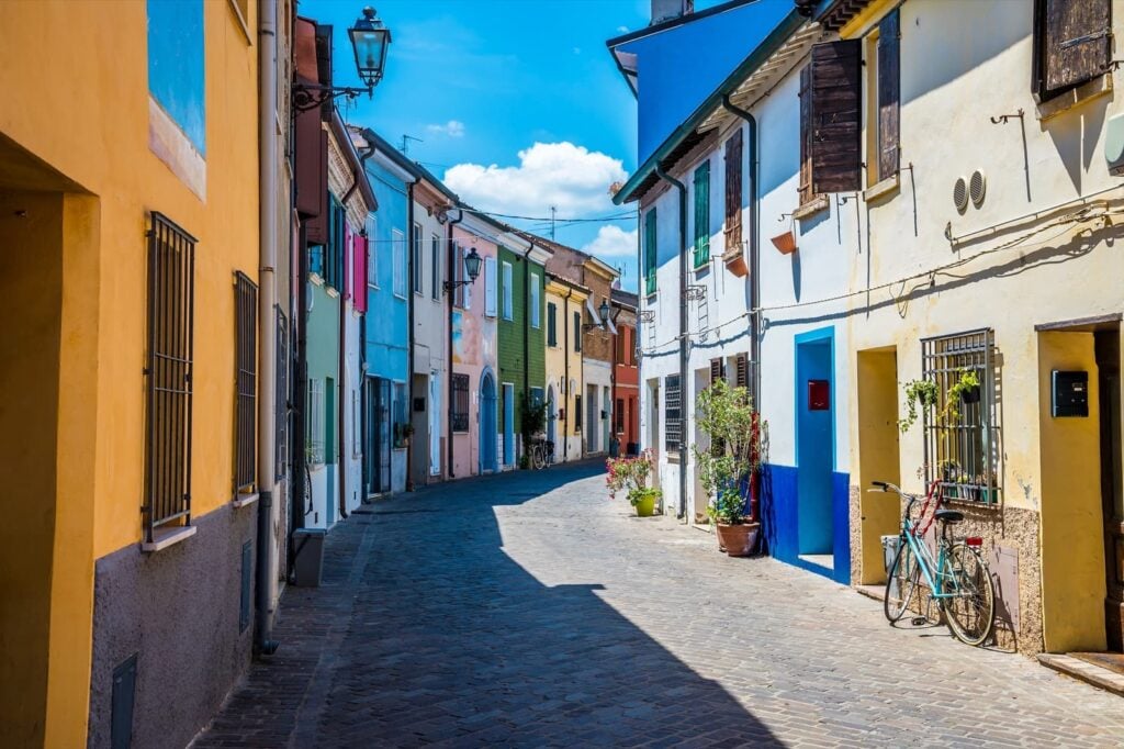 Rimini, Borgo San Giuliano Ph. Nicola Pulham via Shutterstock