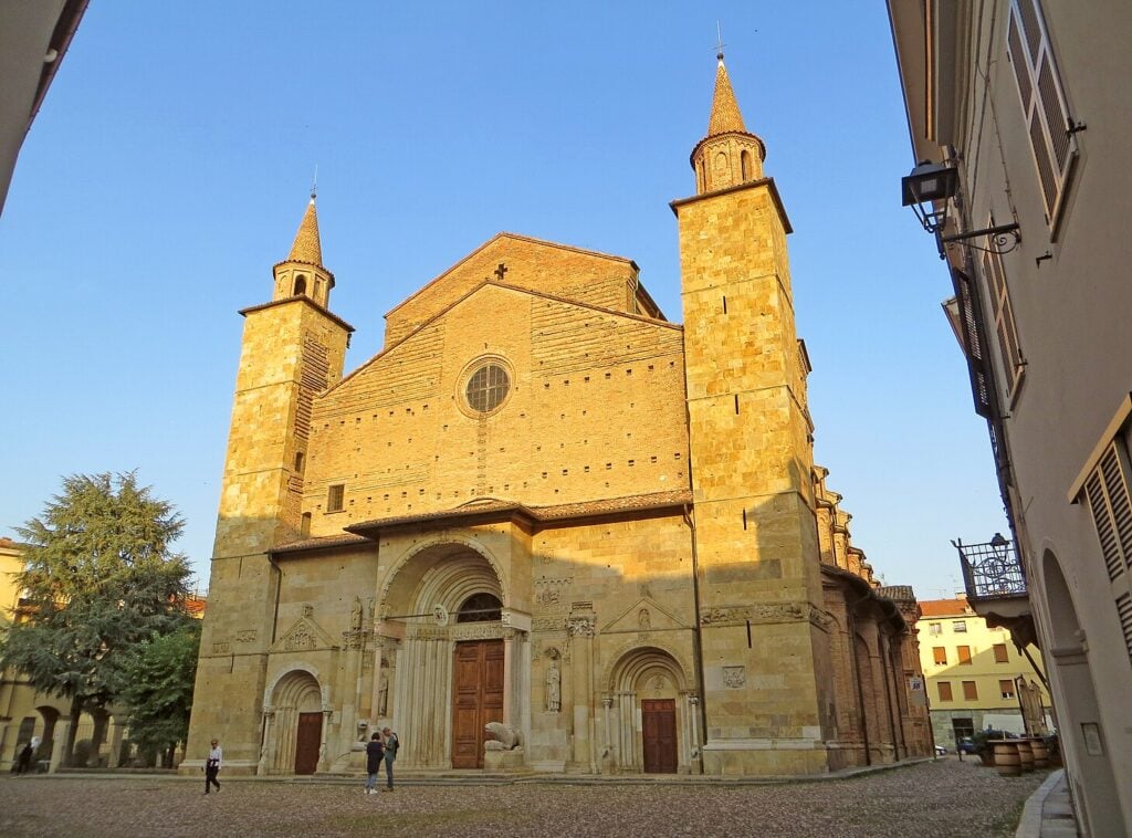 Fidenza (PR), facciata del Duomo Ph. Parma1983 via Wiki CC BY-SA 40