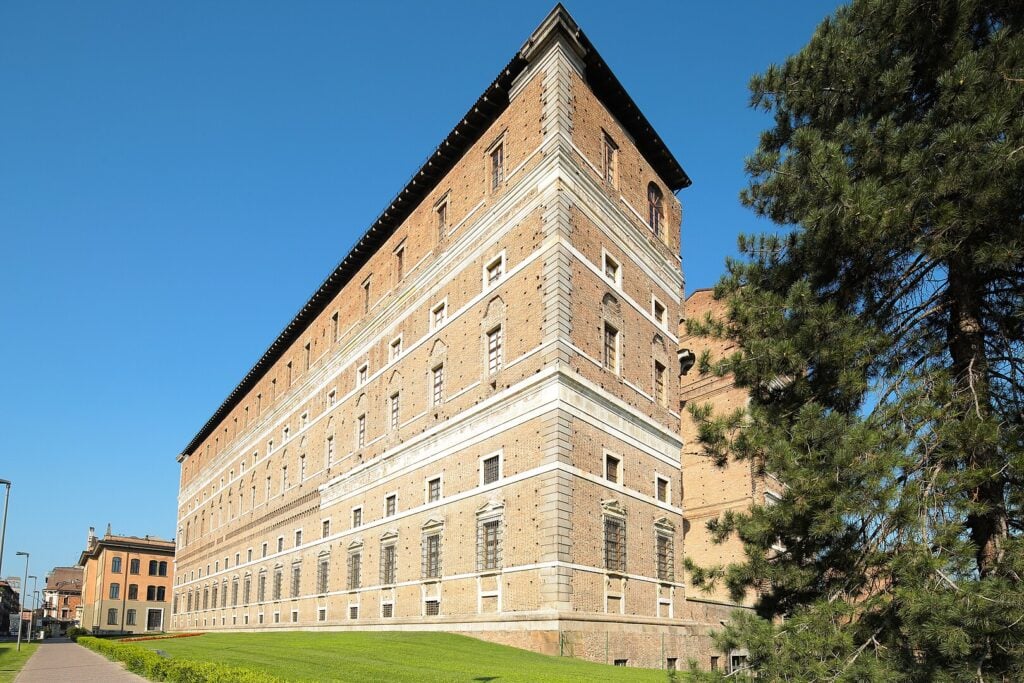 Piacenza, Palazzo Farnese Ph. Marcotrabacchi via wiki