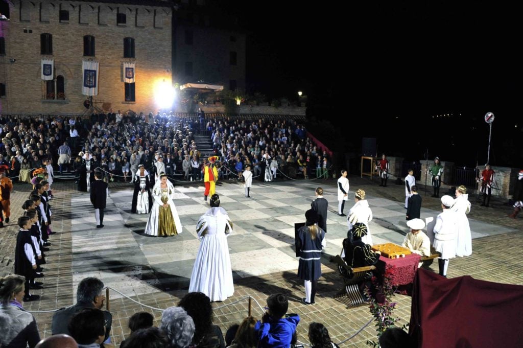 Dama Vivente, Castelvetro di Modena